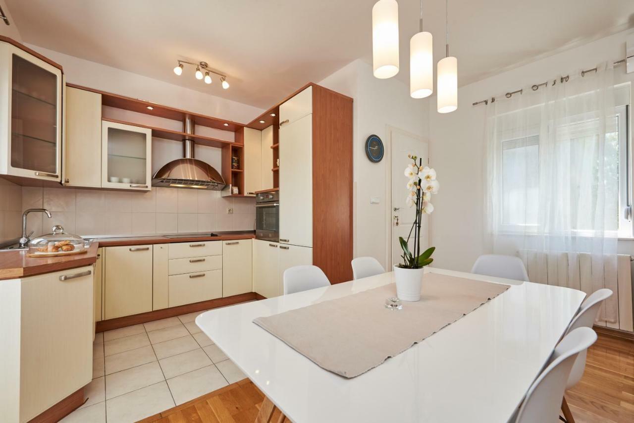 Apartmani Sara i Klara Trogir Exteriör bild